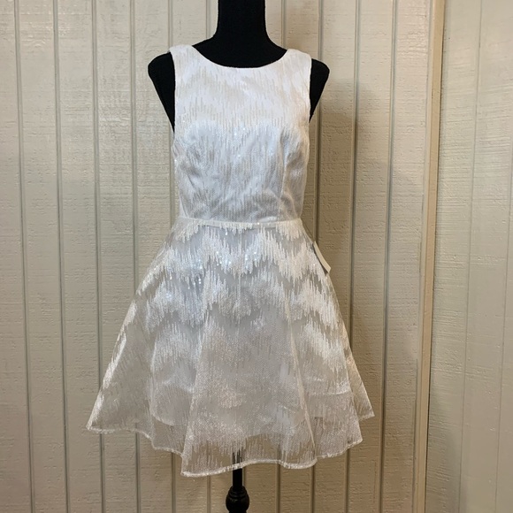 Lulu’s flirty backless sequin chevron skater dress, size small. NWT. - Picture 2 of 7